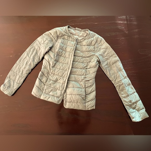 Uniqlo light weight down jacket - Picture 2 of 4